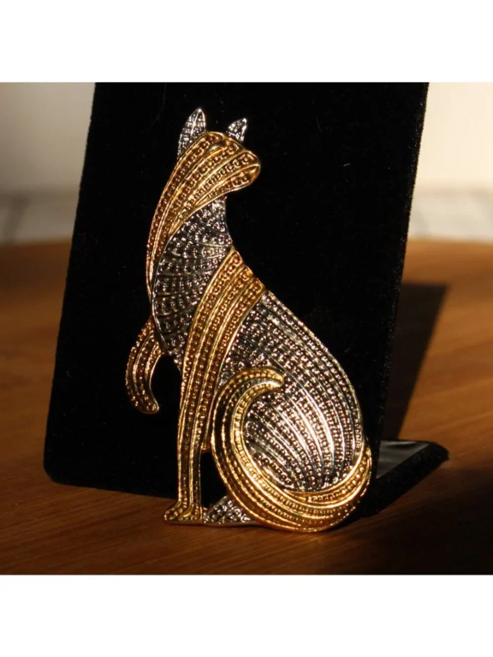 Vintage Two Tone Gold Silver Patchwork Textured Sitting Cat Brooch Unsigned AJC